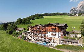Hotel Emmy - five elements